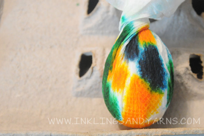 tie dyed easter eggs | www.inklingsandyarns.com 