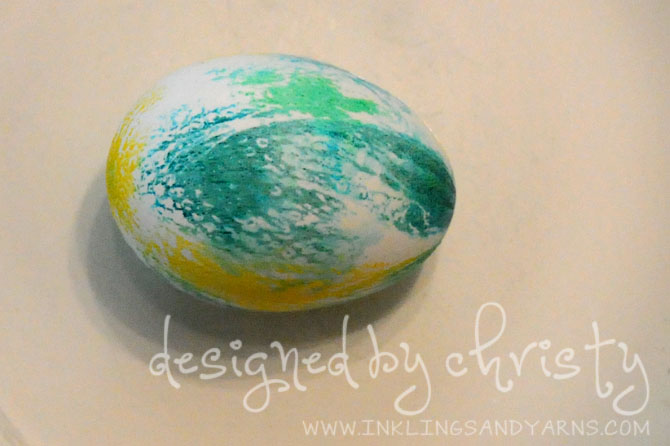 tie dyed easter egg | www.inklingsandyarns.com