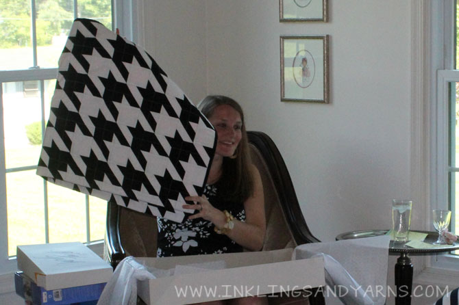 Houndstooth Baby Quilt | www.inklingsandyarns.com