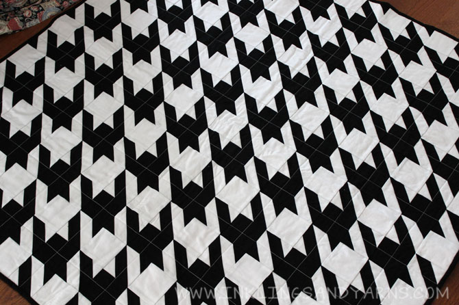 Houndstooth Quilt Front | www.inklingsandyarns.com