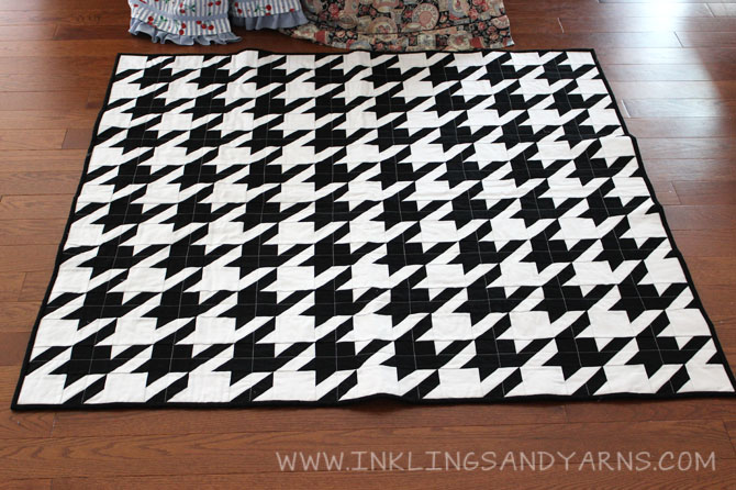 Houndstooth Quilt | www.inklingsandyarns.com