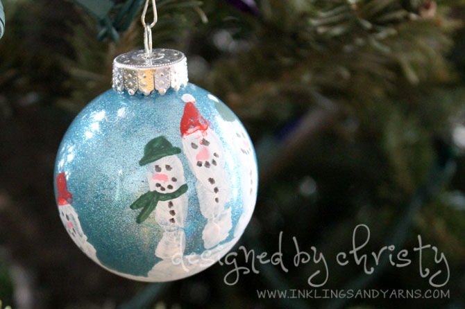 Handprint Christmas Ornament | www.inklingsandyarns.com